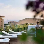 Romana 公寓式酒店 4*